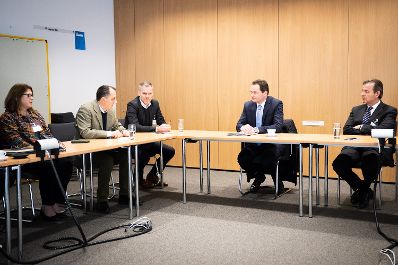 Bundesminister Norbert Totschnig besuchte gemeinsam mit dem Pr&auml;sidenten der Burgenl&auml;ndischen Landwirtschaftskammer Nikolaus Berlakovich die Firma Corteva Agriscience.