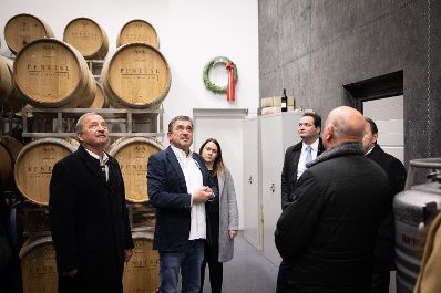 Bundesminister Norbert Totschnig besuchte gemeinsam mit Pr&auml;sident der Burgenl&auml;ndischen Landwirtschaftskammer Nikolaus Berlakovich die Weinbauschule Eisenstadt.