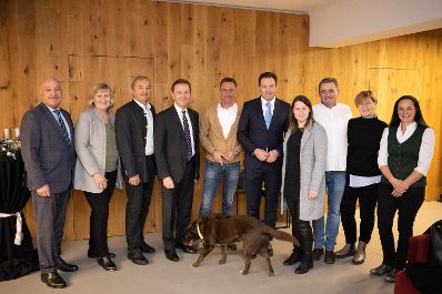 Bundesminister Norbert Totschnig besuchte gemeinsam mit Pr&auml;sident der Burgenl&auml;ndischen Landwirtschaftskammer Nikolaus Berlakovich die Weinbauschule Eisenstadt.