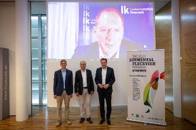 Beim Kongress haben Landwirtschaftsminister Norbert Totschnig, Landwirtschaftskammer &Ouml;sterreich (LK&Ouml;)-Pr&auml;sident Josef Moosbrugger, Sebastian Auernig, Obmann von Fleckvieh Austria, und Boku-Experte Stefan H&ouml;rtenhuber die Situation der heimischen Fleckvieh-Zucht skizziert.