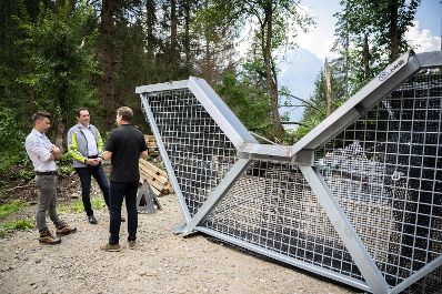 Im Fr&uuml;hjahr und Sommer 2021 kam es im Osttiroler Grafenbach zu Gro&szlig;rutschungen von 14 Hektar. Um die Bev&ouml;lkerung k&uuml;nftig noch besser zu sch&uuml;tzen, hat die Wildbach- und Lawinenverbauung des Landwirtschaftsministeriums mit einem neuen Bauprojekt begonnen.