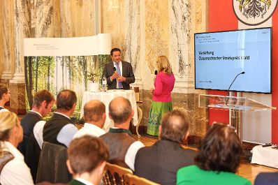 Bundesminister Nobert Totschnig zeichnete am 3. Oktober 2022 sieben Preistr&auml;gerinnen und Preistr&auml;ger mit dem &Ouml;sterreichischen Staatspreis Wald in sechs Kategorien aus. Zudem wurde Peter Kar der Staatspreis f&uuml;r sein Lebenswerk verliehen.