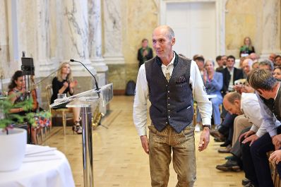 Bundesminister Nobert Totschnig zeichnete am 3. Oktober 2022 sieben Preistr&auml;gerinnen und Preistr&auml;ger mit dem &Ouml;sterreichischen Staatspreis Wald in sechs Kategorien aus. Zudem wurde Peter Kar der Staatspreis f&uuml;r sein Lebenswerk verliehen.