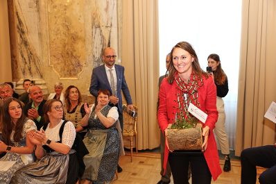 Bundesminister Nobert Totschnig zeichnete am 3. Oktober 2022 sieben Preistr&auml;gerinnen und Preistr&auml;ger mit dem &Ouml;sterreichischen Staatspreis Wald in sechs Kategorien aus. Zudem wurde Peter Kar der Staatspreis f&uuml;r sein Lebenswerk verliehen.