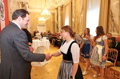 Bundesminister Nobert Totschnig zeichnete am 3. Oktober 2022 sieben Preistr&auml;gerinnen und Preistr&auml;ger mit dem &Ouml;sterreichischen Staatspreis Wald in sechs Kategorien aus. Zudem wurde Peter Kar der Staatspreis f&uuml;r sein Lebenswerk verliehen.