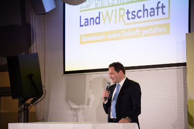 Im Burgenland diskutierte Bundesminister Norbert Totschnig mit Expertinnen und Experten &uuml;ber die Inhalte der neuen GAP sowie die Sicherstellung der Versorgungssicherheit.