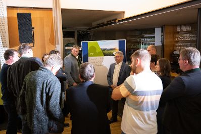 Im Burgenland diskutierte Bundesminister Norbert Totschnig mit Expertinnen und Experten &uuml;ber die Inhalte der neuen GAP sowie die Sicherstellung der Versorgungssicherheit.