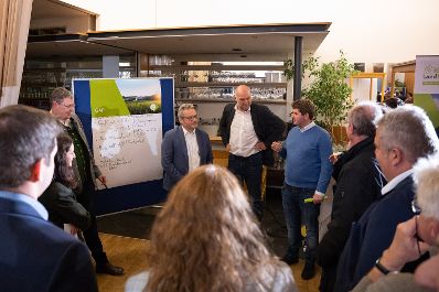 Im Burgenland diskutierte Bundesminister Norbert Totschnig mit Expertinnen und Experten &uuml;ber die Inhalte der neuen GAP sowie die Sicherstellung der Versorgungssicherheit.