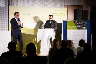 Im Burgenland diskutierte Bundesminister Norbert Totschnig mit Expertinnen und Experten &uuml;ber die Inhalte der neuen GAP sowie die Sicherstellung der Versorgungssicherheit.