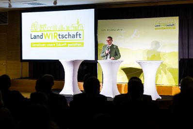 In Ober&ouml;sterreich diskutierte Bundesminister Norbert Totschnig mit Expertinnen und Experten &uuml;ber die Inhalte der neuen GAP sowie die Sicherstellung der Versorgungssicherheit.