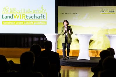 In Ober&ouml;sterreich diskutierte Bundesminister Norbert Totschnig mit Expertinnen und Experten &uuml;ber die Inhalte der neuen GAP sowie die Sicherstellung der Versorgungssicherheit.