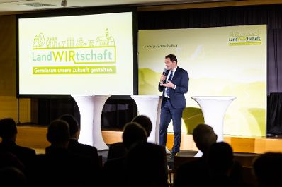 In Ober&ouml;sterreich diskutierte Bundesminister Norbert Totschnig mit Expertinnen und Experten &uuml;ber die Inhalte der neuen GAP sowie die Sicherstellung der Versorgungssicherheit.