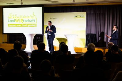 In Ober&ouml;sterreich diskutierte Bundesminister Norbert Totschnig mit Expertinnen und Experten &uuml;ber die Inhalte der neuen GAP sowie die Sicherstellung der Versorgungssicherheit.