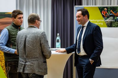 In Ober&ouml;sterreich diskutierte Bundesminister Norbert Totschnig mit Expertinnen und Experten &uuml;ber die Inhalte der neuen GAP sowie die Sicherstellung der Versorgungssicherheit.