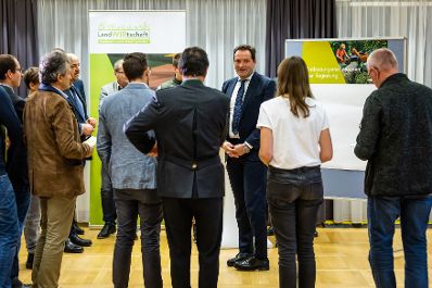 In Ober&ouml;sterreich diskutierte Bundesminister Norbert Totschnig mit Expertinnen und Experten &uuml;ber die Inhalte der neuen GAP sowie die Sicherstellung der Versorgungssicherheit.