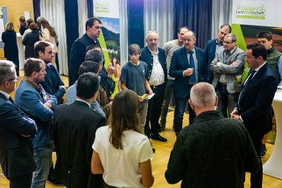 In Ober&ouml;sterreich diskutierte Bundesminister Norbert Totschnig mit Expertinnen und Experten &uuml;ber die Inhalte der neuen GAP sowie die Sicherstellung der Versorgungssicherheit.