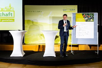 In Ober&ouml;sterreich diskutierte Bundesminister Norbert Totschnig mit Expertinnen und Experten &uuml;ber die Inhalte der neuen GAP sowie die Sicherstellung der Versorgungssicherheit.