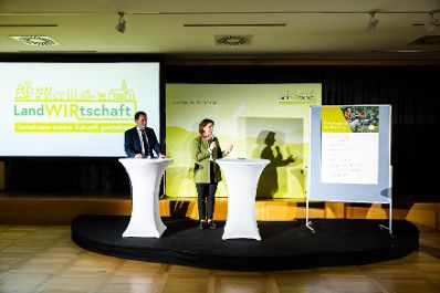 In Ober&ouml;sterreich diskutierte Bundesminister Norbert Totschnig mit Expertinnen und Experten &uuml;ber die Inhalte der neuen GAP sowie die Sicherstellung der Versorgungssicherheit.
