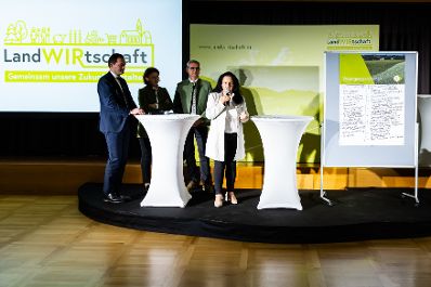In Ober&ouml;sterreich diskutierte Bundesminister Norbert Totschnig mit Expertinnen und Experten &uuml;ber die Inhalte der neuen GAP sowie die Sicherstellung der Versorgungssicherheit.