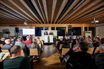 In Tirol diskutierte Bundesminister Norbert Totschnig mit Expertinnen und Experten &uuml;ber die Inhalte der neuen GAP sowie die Sicherstellung der Versorgungssicherheit.