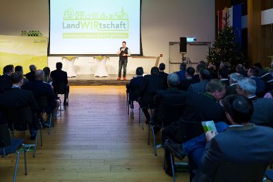 In der Steiermark diskutierte Bundesminister Norbert Totschnig mit Expertinnen und Experten &uuml;ber die Inhalte der neuen GAP sowie die Sicherstellung der Versorgungssicherheit.