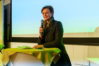In der Steiermark diskutierte Bundesminister Norbert Totschnig mit Expertinnen und Experten &uuml;ber die Inhalte der neuen GAP sowie die Sicherstellung der Versorgungssicherheit.
