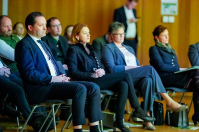In der Steiermark diskutierte Bundesminister Norbert Totschnig mit Expertinnen und Experten &uuml;ber die Inhalte der neuen GAP sowie die Sicherstellung der Versorgungssicherheit.