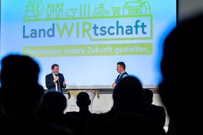 In der Steiermark diskutierte Bundesminister Norbert Totschnig mit Expertinnen und Experten &uuml;ber die Inhalte der neuen GAP sowie die Sicherstellung der Versorgungssicherheit.