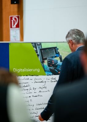 In der Steiermark diskutierte Bundesminister Norbert Totschnig mit Expertinnen und Experten &uuml;ber die Inhalte der neuen GAP sowie die Sicherstellung der Versorgungssicherheit.