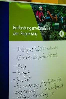 In der Steiermark diskutierte Bundesminister Norbert Totschnig mit Expertinnen und Experten &uuml;ber die Inhalte der neuen GAP sowie die Sicherstellung der Versorgungssicherheit.
