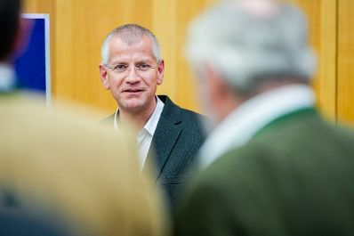 In der Steiermark diskutierte Bundesminister Norbert Totschnig mit Expertinnen und Experten &uuml;ber die Inhalte der neuen GAP sowie die Sicherstellung der Versorgungssicherheit.