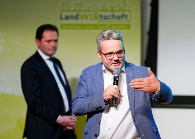In der Steiermark diskutierte Bundesminister Norbert Totschnig mit Expertinnen und Experten &uuml;ber die Inhalte der neuen GAP sowie die Sicherstellung der Versorgungssicherheit.