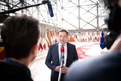 Im Rahmen seiner Teilnahme am EU-Agrarrat tauschte sich Bundesminister Norbert Totschnig mit Amtskolleginnen und Amtskollegen sowie dem EU-Landwirtschaftskommissar u. a. &uuml;ber die aktuelle Lage der Agrarm&auml;rkte aus.