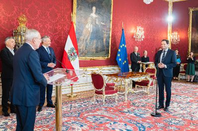 Bundesminister Norbert Totschnig wurde am 18. Mai 2022 durch Bundespr&auml;sident Alexander Van der Bellen und im Beisein von Bundeskanzler Karl Nehammer und Vizekanzler Werner Kogler angelobt.