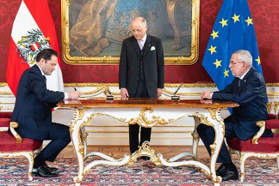 Bundesminister Norbert Totschnig wurde am 18. Mai 2022 durch Bundespr&auml;sident Alexander Van der Bellen und im Beisein von Bundeskanzler Karl Nehammer und Vizekanzler Werner Kogler angelobt.