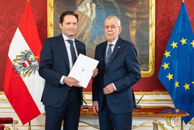Bundesminister Norbert Totschnig wurde am 18. Mai 2022 durch Bundespr&auml;sident Alexander Van der Bellen und im Beisein von Bundeskanzler Karl Nehammer und Vizekanzler Werner Kogler angelobt.