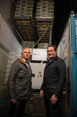 Landwirtschaftsminister Norbert Totschnig besuchte mit dem Pr&auml;sidenten der Landwirtschaftskammer Nieder&ouml;sterreich, Johannes Schmuckenschlager, Betriebe in Nieder&ouml;sterreich. Im Bild: Betriebsbesichtigung bei Soy Austria