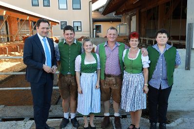 Im Rahmen eines Bundesl&auml;ndertags besuchte Landwirtschaftsminister Norbert Totschnig gemeinsam mit Landesrat Josef Schwaiger und dem Pr&auml;sidenten der LK Salzburg, Rupert Quehenberger, den Betrieb des Mirtlbauern in G&ouml;ming.