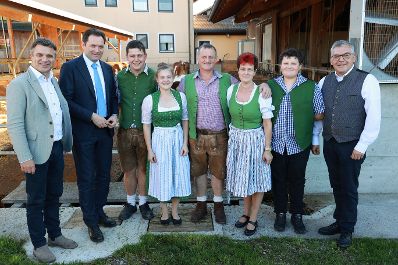 Im Rahmen eines Bundesl&auml;ndertags besuchte Landwirtschaftsminister Norbert Totschnig gemeinsam mit Landesrat Josef Schwaiger und dem Pr&auml;sidenten der LK Salzburg, Rupert Quehenberger, den Betrieb des Mirtlbauern in G&ouml;ming.