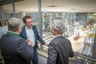 Bei einem Bundesl&auml;ndertag in K&auml;rnten besuchte Bundesminister Norbert Totschnig die HBLA Pitzelst&auml;tten, Betriebe und gab gemeinsam mit Landesrat Martin Gruber und LK K&auml;rnten Pr&auml;sident Siegfried Huber eine Pressekonferenz zu aktuellen agrarischen Themen.