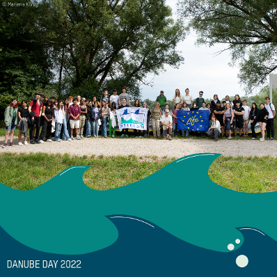 Unter dem Motto &bdquo;Erlebe Deine Donau&ldquo; nahmen rund 50 Sch&uuml;lerinnen und Sch&uuml;ler zum Auftakt des diesj&auml;hrigen Danube Day an einer Bootsfahrt teil. Nebenbei galt es die Tier- und Pflanzenwelt an den Ufern zu entdecken.