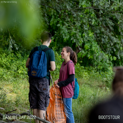 Unter dem Motto &bdquo;Erlebe Deine Donau&ldquo; nahmen rund 50 Sch&uuml;lerinnen und Sch&uuml;ler zum Auftakt des diesj&auml;hrigen Danube Day an einer Bootsfahrt teil. Nebenbei galt es die Tier- und Pflanzenwelt an den Ufern zu entdecken.