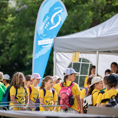 Der Danube Day 2022 fand im schlossORTH Nationalpark-Zentrum statt. Unter dem Motto &bdquo;Erlebe Deine Donau&ldquo; gab es f&uuml;r die jungen Forscherinnen und Forscher viel zu entdecken. Mit dabei waren zum Abschluss der Generalsekret&auml;r des BMLRT G&uuml;nther Liebel, viaDonau-Gesch&auml;ftsf&uuml;hrer Hans-Peter Hasenbichler und Nationalparkdirektorin Edith Klauser.