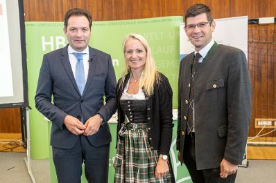 Regionenminister Norbert Totschnig hat bei der Dialogveranstaltung &bdquo;Meine Region&ldquo; in K&auml;rnten mit Landesrat Martin Gruber, Experten, Interessierten sowie Sch&uuml;lerinnen und Sch&uuml;lern das Thema &bdquo;Versorgungssicherheit&ldquo; diskutiert.