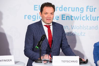 600 Mio. Euro EU-Mittel f&uuml;r &Ouml;sterreichs Regionen: Bundesminister Norbert Totschnig hat gemeinsam mit der EU-Kommissarin f&uuml;r Koh&auml;sion und Reformen, Elisa Ferreira, Landesrat Martin Eichtinger und Stadtrat Peter Hanke das neue EFRE-Programm vorgestellt.