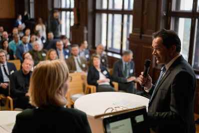Nachdem Klimaministerin Leonore Gewessler und Landwirtschaftsminister Norbert Totschnig im Juni den Startschuss f&uuml;r den Aufbau des Bio&ouml;konomie-Netzwerks &bdquo;Bioeconomy Austria&ldquo; gegeben haben, fand am 8. November in der BOKU der erste Netzwerkempfang statt.