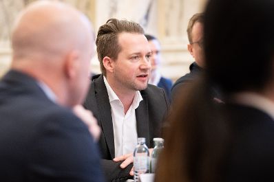 Energieministerin Leonore Gewessler und Landwirtschaftsminister Norbert Totschnig haben zu einem &bdquo;Runden Tisch&ldquo; zum Thema Lebensmittelversorgung im Krisenfall geladen. Die Versorgungssicherheit ist auch im unwahrscheinlichen Blackout-Fall gegeben.