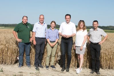 Lebensmittelversorgungssicherheit: Landwirtschaftsminister Norbert Totschnig besuchte zwei Unternehmen der Saatgutwirtschaft in Probstdorf. &Ouml;sterreich produziert sein gesamtes Getreide-Saatgut selbst und ist nicht von Importen abh&auml;ngig.