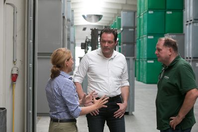 Lebensmittelversorgungssicherheit: Landwirtschaftsminister Norbert Totschnig besuchte zwei Unternehmen der Saatgutwirtschaft in Probstdorf. &Ouml;sterreich produziert sein gesamtes Getreide-Saatgut selbst und ist nicht von Importen abh&auml;ngig.