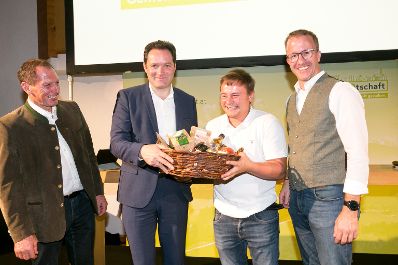 In Vorarlberg diskutierte Bundesminister Norbert Totschnig mit Landwirtschaftskammer-Pr&auml;sident Josef Moosbrugger und Landwirtschaftslandesrat Christian Gantner &uuml;ber die Inhalte der neuen GAP sowie die Sicherstellung der Versorgungssicherheit